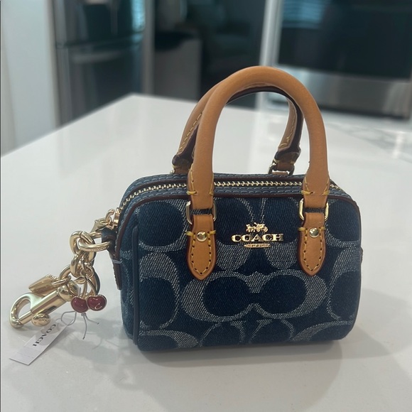 Cute. Limited Coach Mini Rowan - Picture 4 of 16